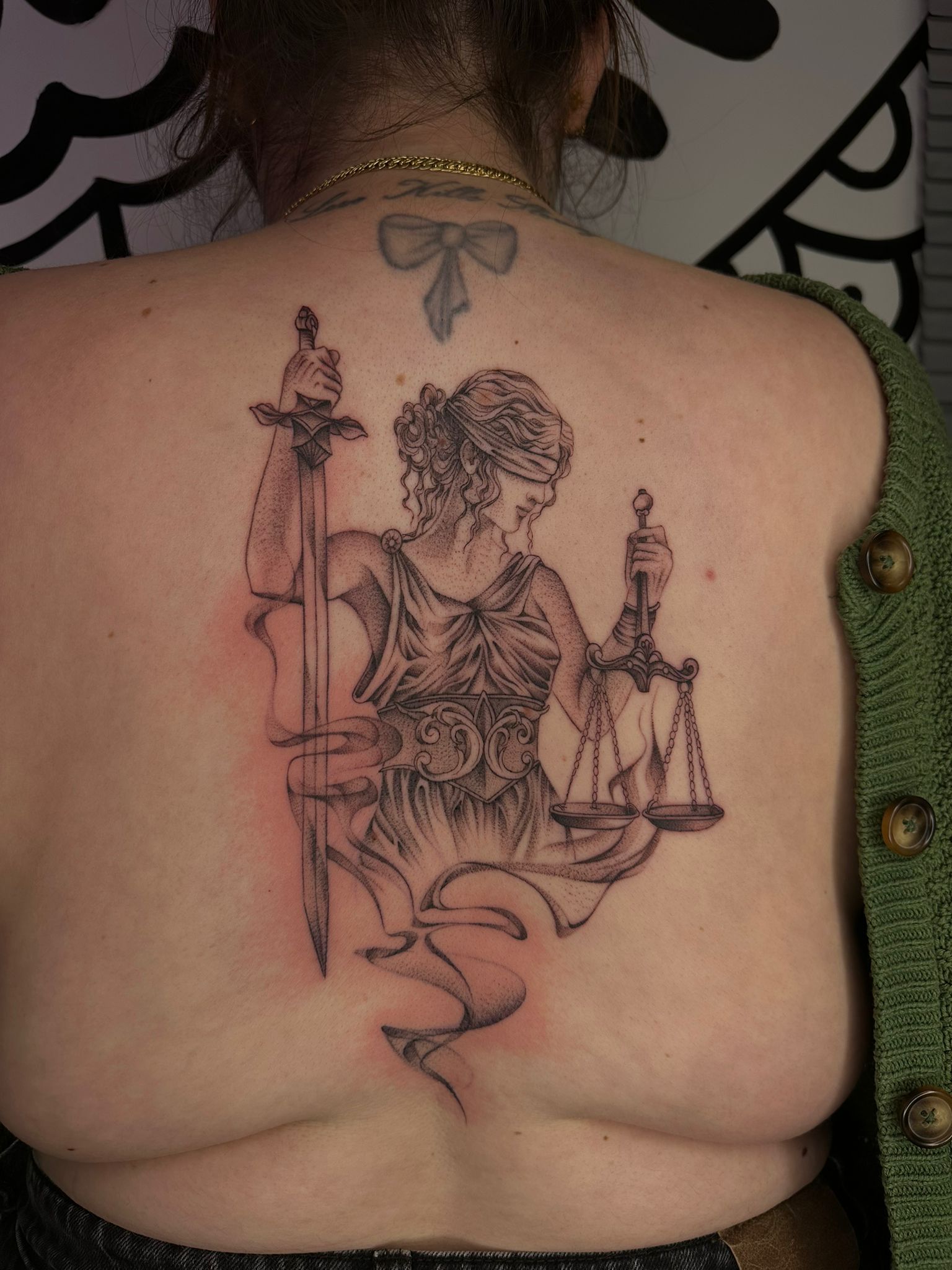 femme-justice-dos-dilome