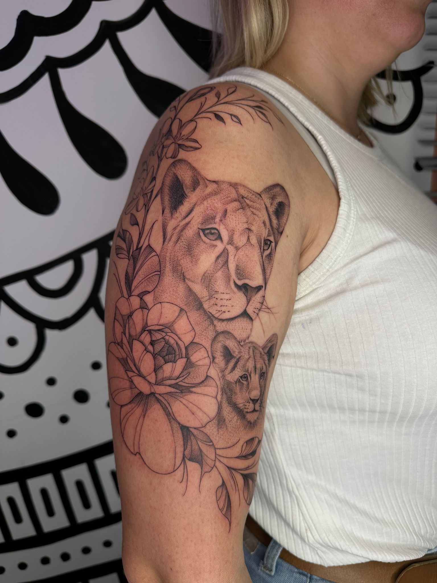 lionne-lionceau-fleur-dilome