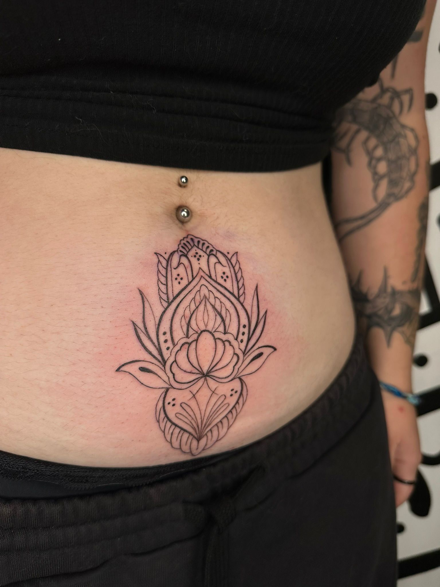 tattoo-ventre-ornemental-dilome